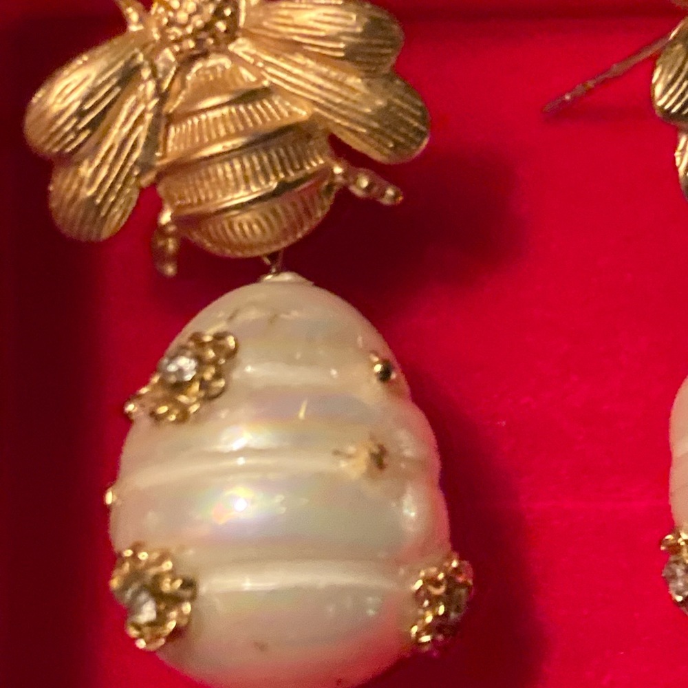 Vintage Honeybee Pierced Earrings - Picture 3 of 3